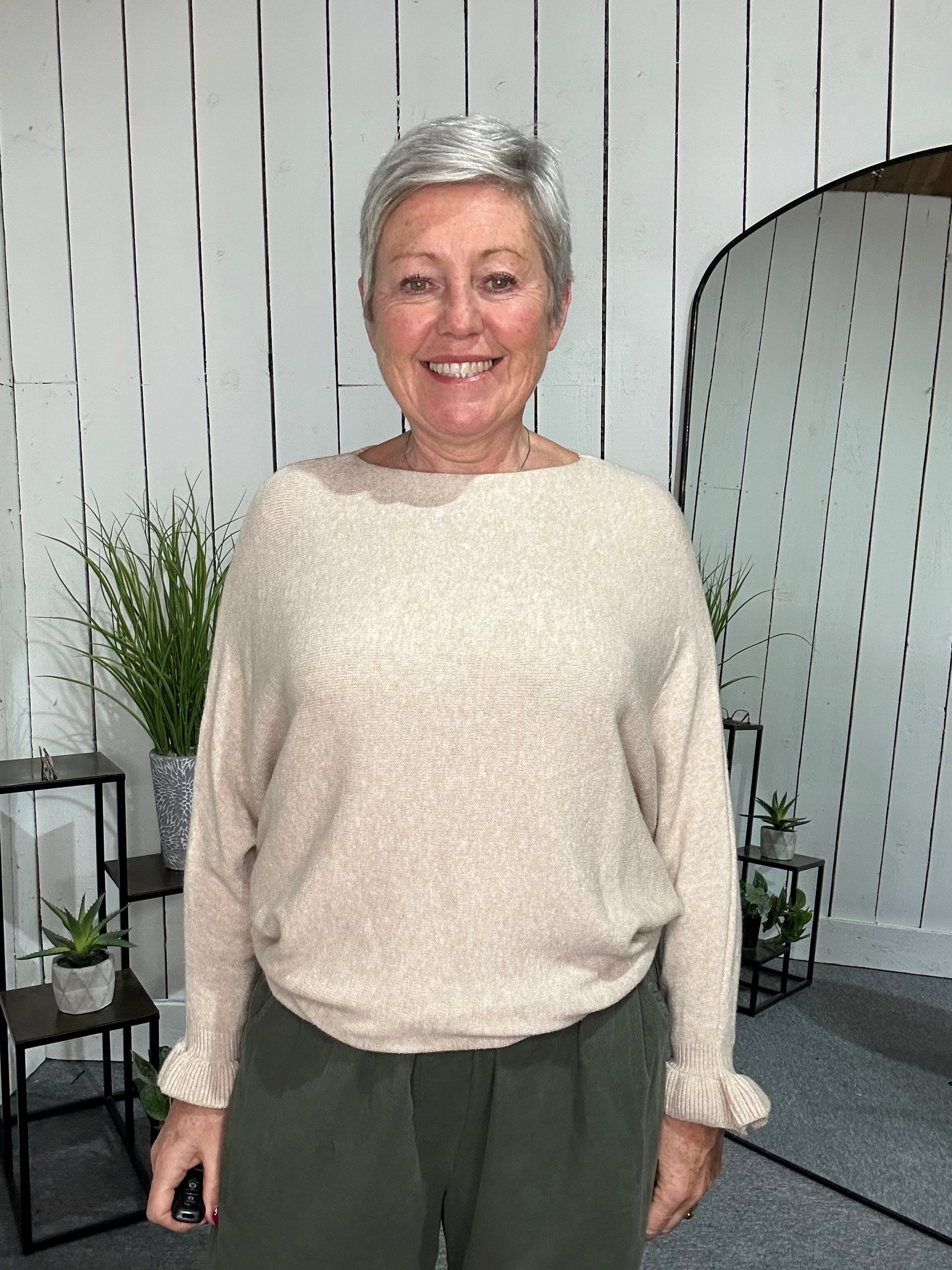 Sat Saver 25/10 Frill Cuff Knit