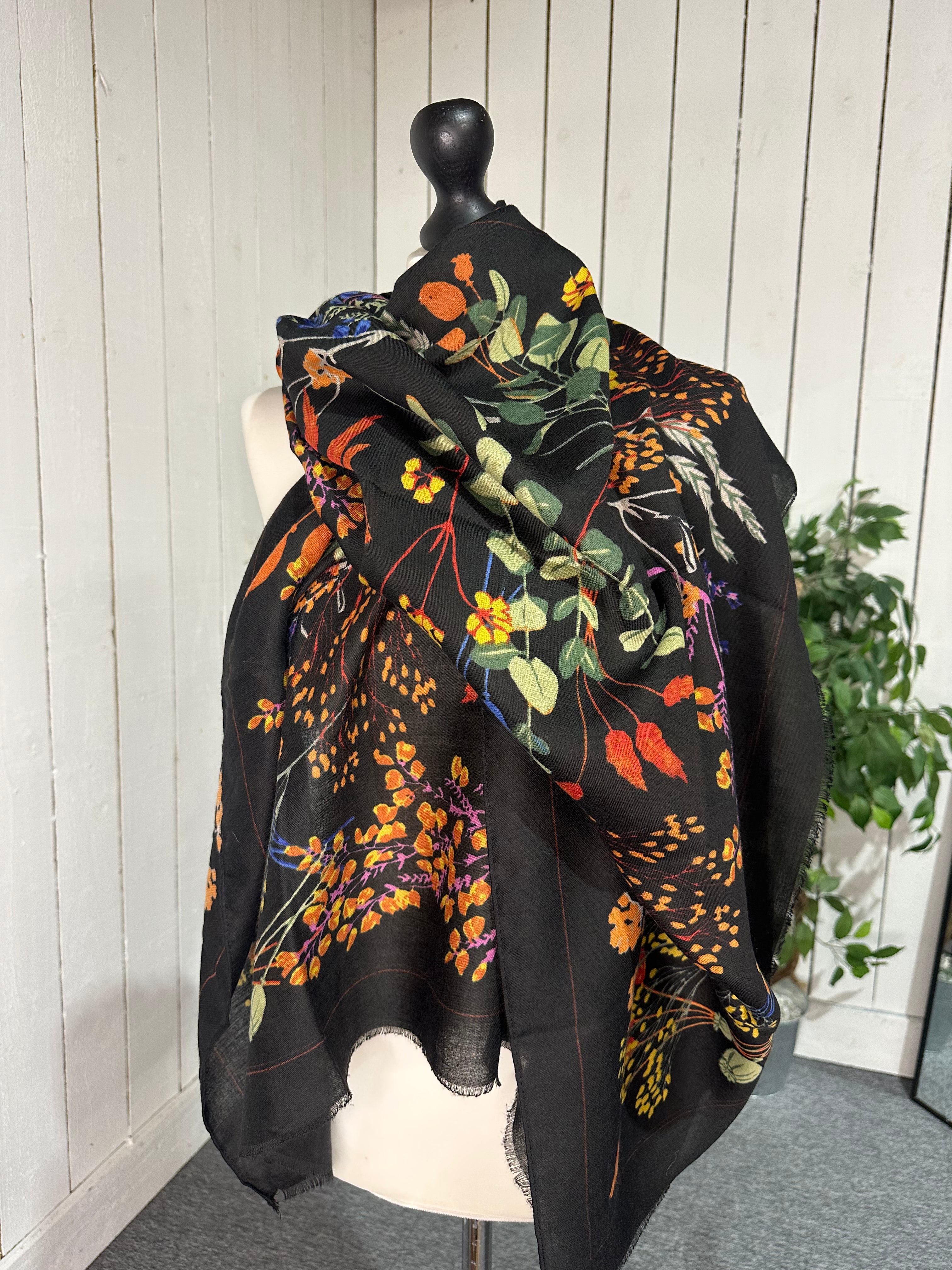 Gardenia Scarf